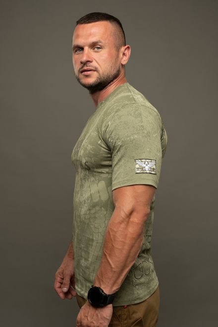 T-shirt Invictus olive T-form
